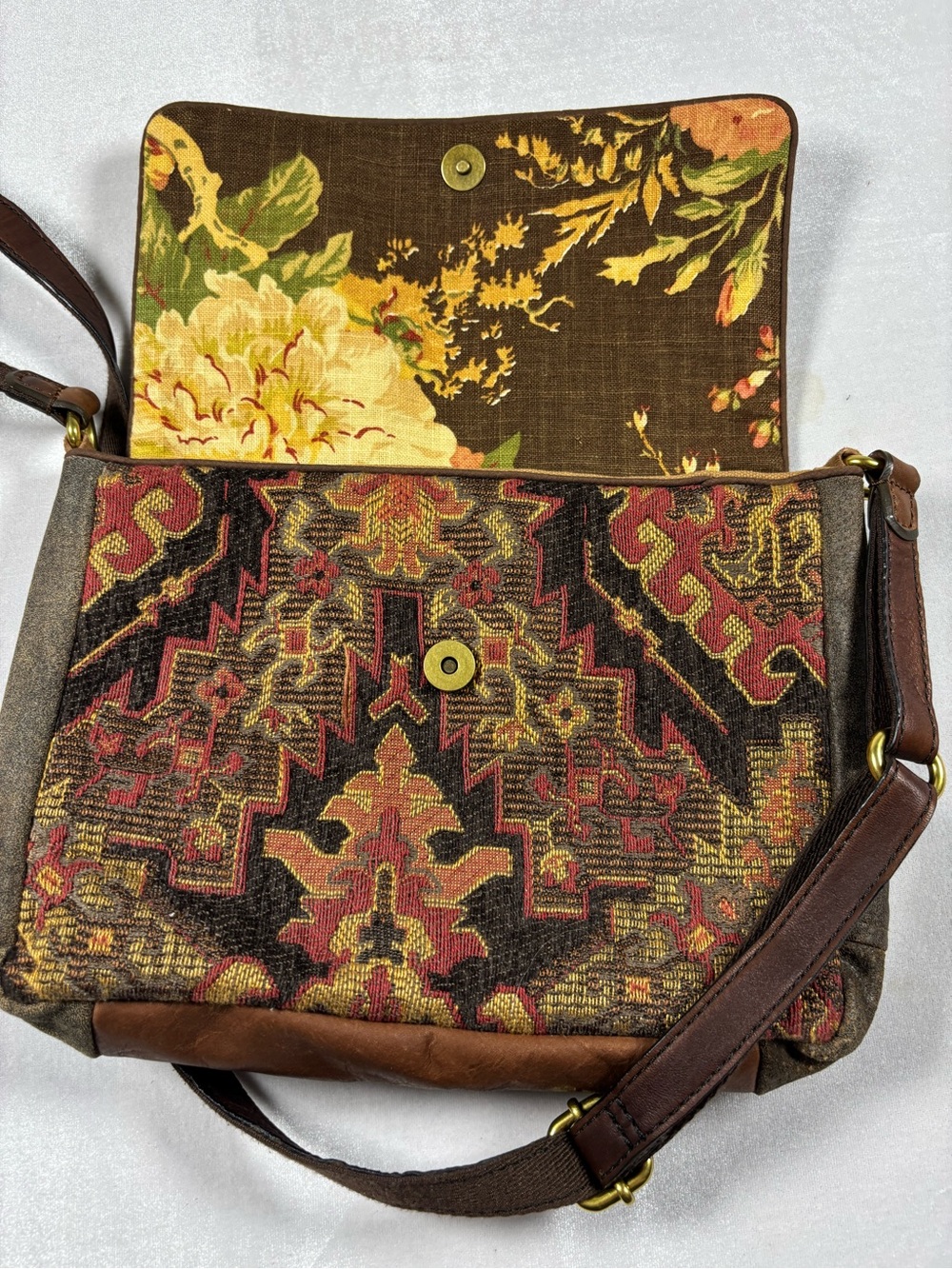 Maude Elizabeth Tapestry Crossbody Bag Boho Floral Foldover Messenger Purse - Picture 7 of 11